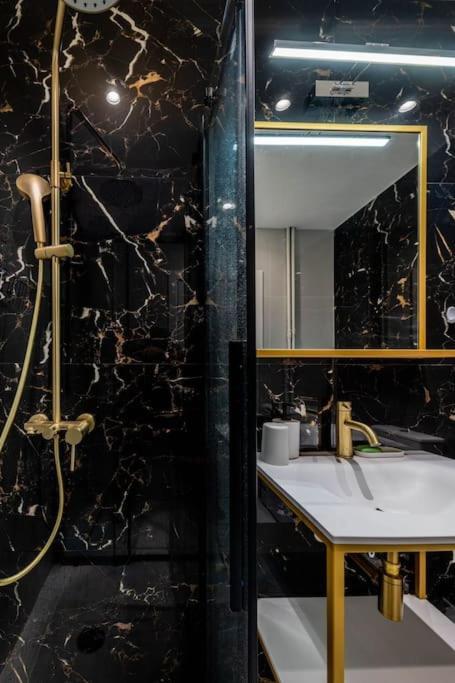 Apartament Athens Downtown Cozy Luxury Nest Zewnętrze zdjęcie